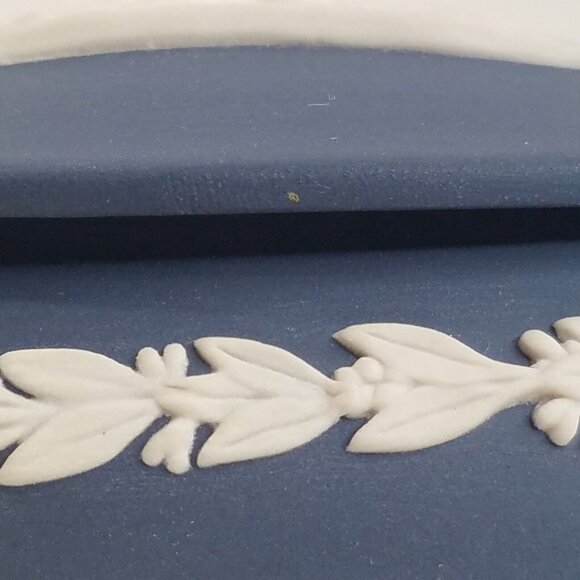 Wedgwood Jasperware Portland Blue Oval Trinket Box 4x3x2" Greek Mythology - Picture 6 of 16